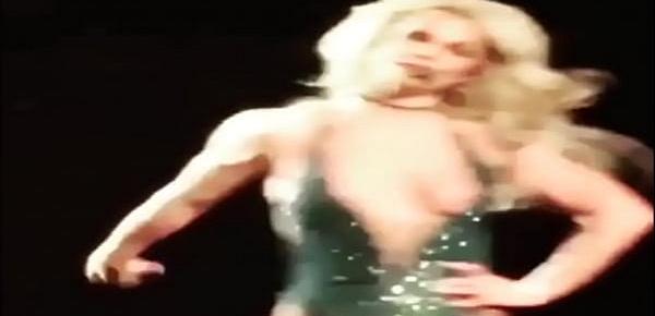  Britney Spears Nipple Slip